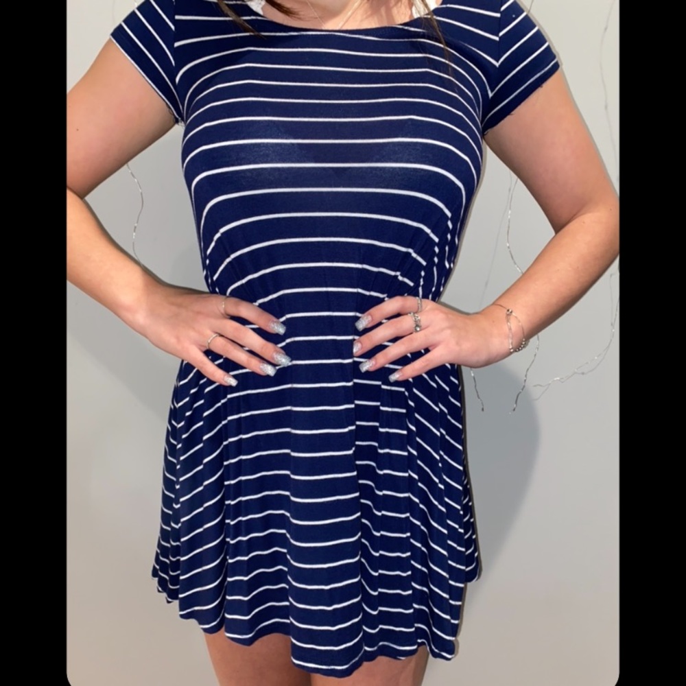 Short sleeve crew neck dress